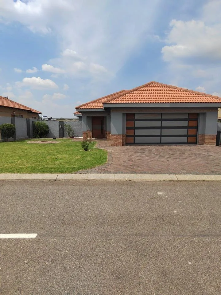 3 Bedroom House for sale in Waterkloof