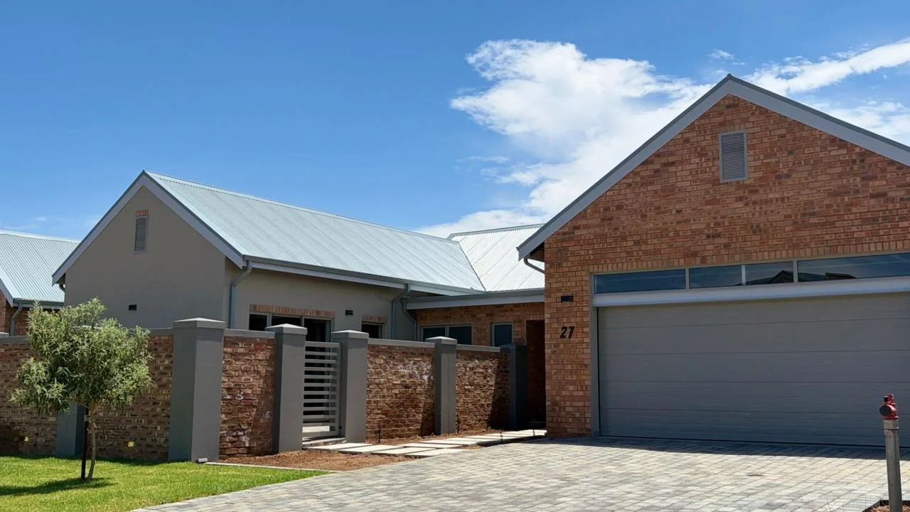 4 Bedroom House for sale in Vyfhoek AH