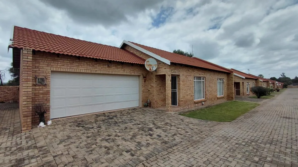 2 Bedroom Townhouse for sale in Wilkoppies