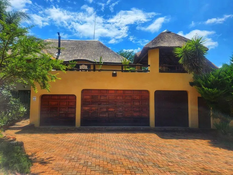4 Bedroom House for sale in Doringkruin