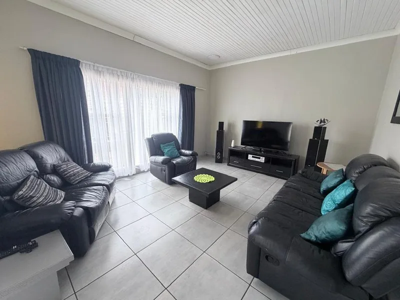 4 Bedroom House to rent in Sunair Park