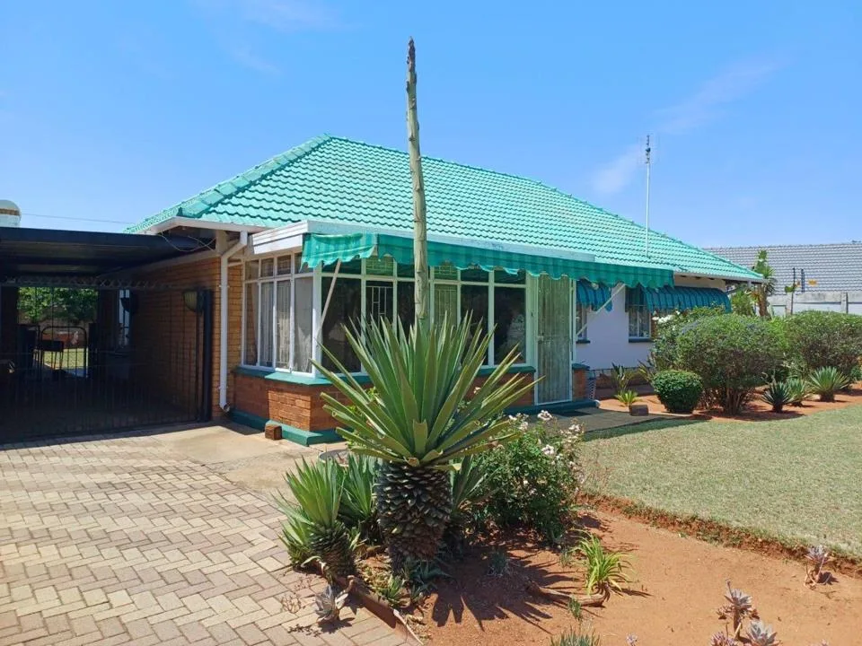 3 Bedroom House for sale in Stilfontein Ext 4