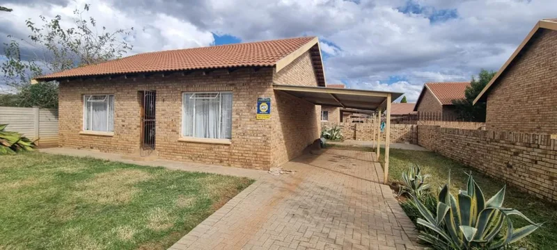 2 Bedroom Townhouse for sale in Meiringspark