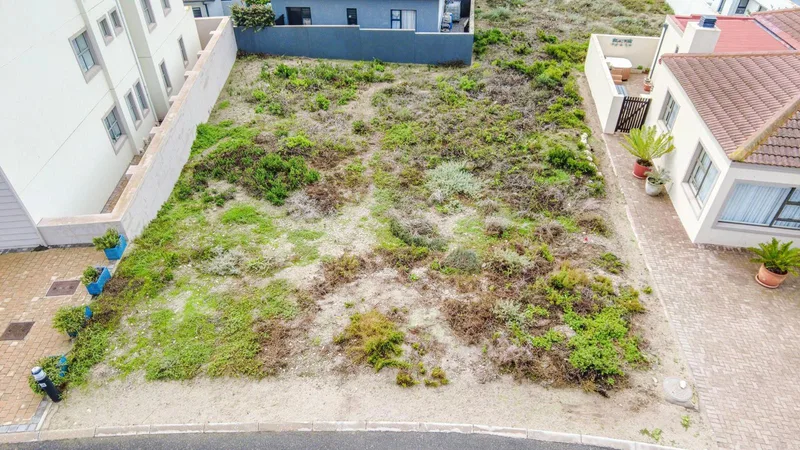 340 m² Land available in Calypso Beach