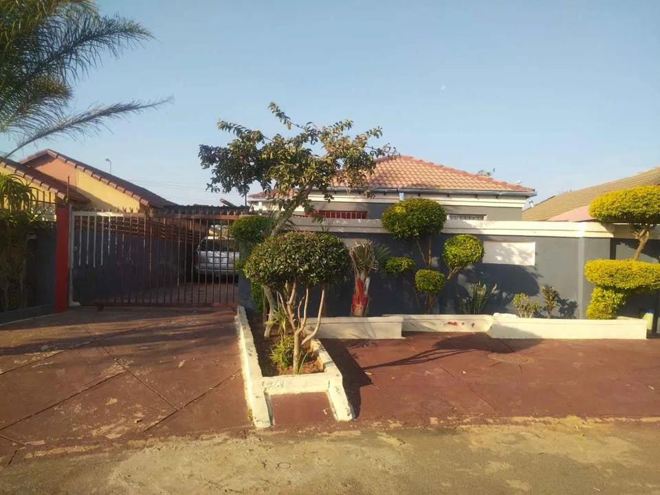 4 Bedroom House to rent in Soshanguve VV