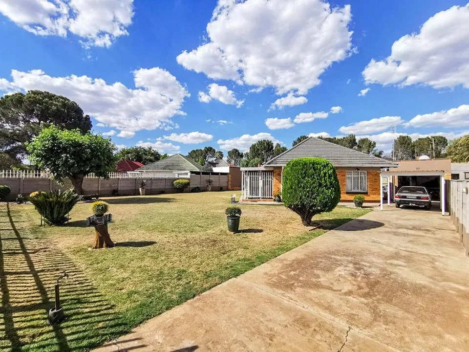 3 Bedroom House for sale in Stilfontein Ext 1
