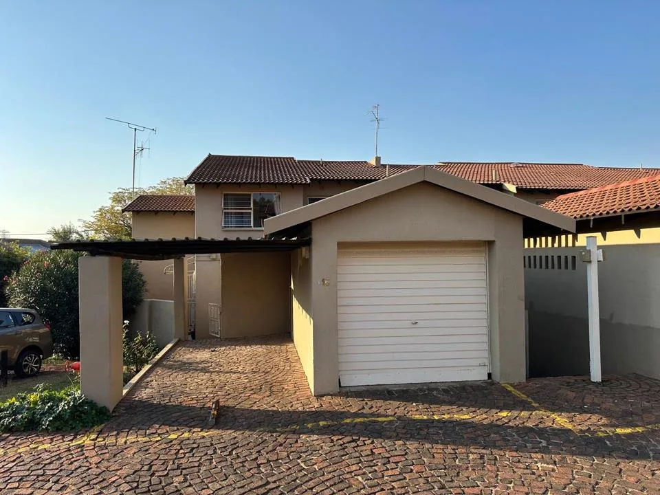 4 Bedroom Townhouse to rent in Corlett Gardens
