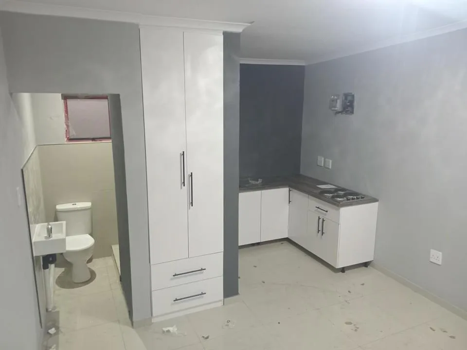 House to rent in Lombardy East