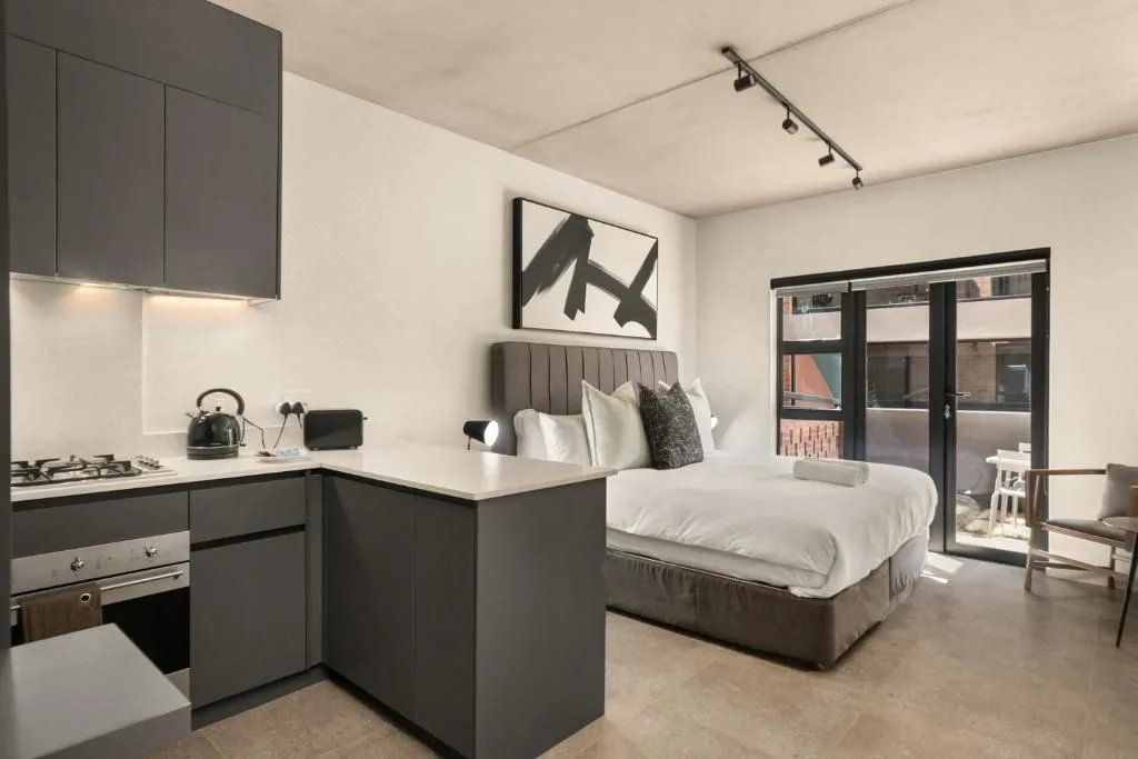 0.5 Bedroom Apartment / flat to rent in Hyde Park