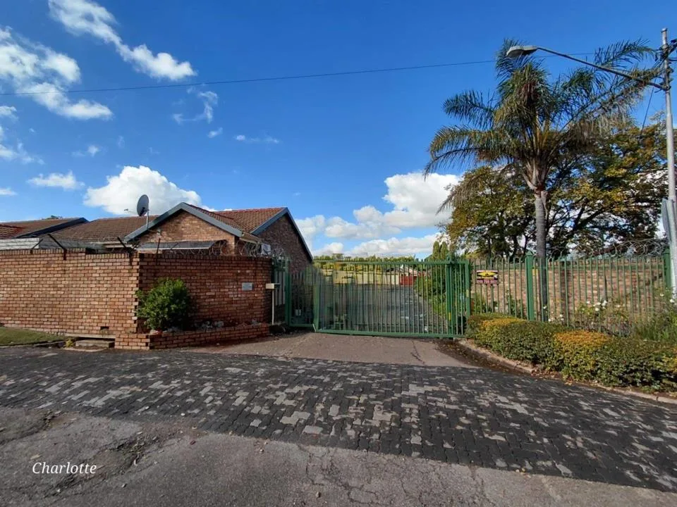 2 Bedroom Apartment / flat to rent in Rietfontein