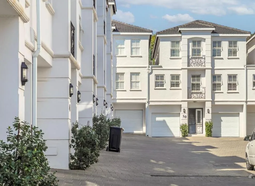 3 Bedroom Townhouse to rent in Bryanston