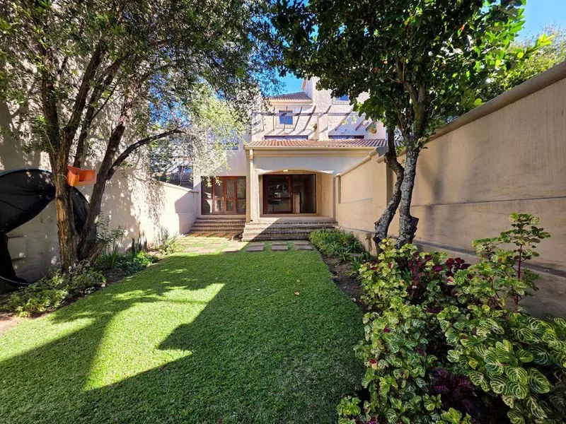 2 Bedroom Apartment / flat to rent in Paulshof
