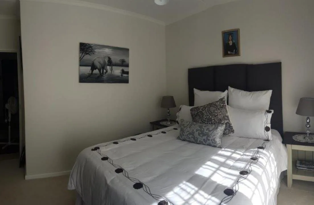 3 Bedroom Apartment / flat to rent in Bryanston