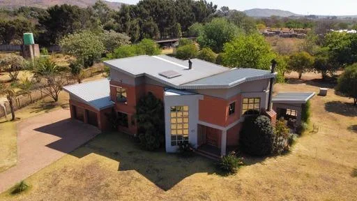 4 Bedroom House to rent in Homes Haven