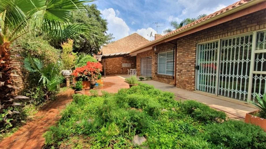 2 Bedroom House to rent in Menlo Park