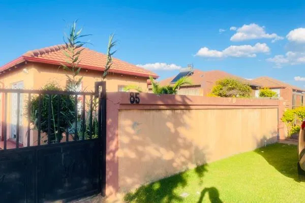 3 Bedroom House to rent in Roodepoort Central