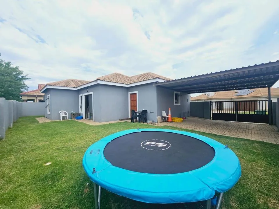 2 Bedroom House for sale in Van Der Hoff Park