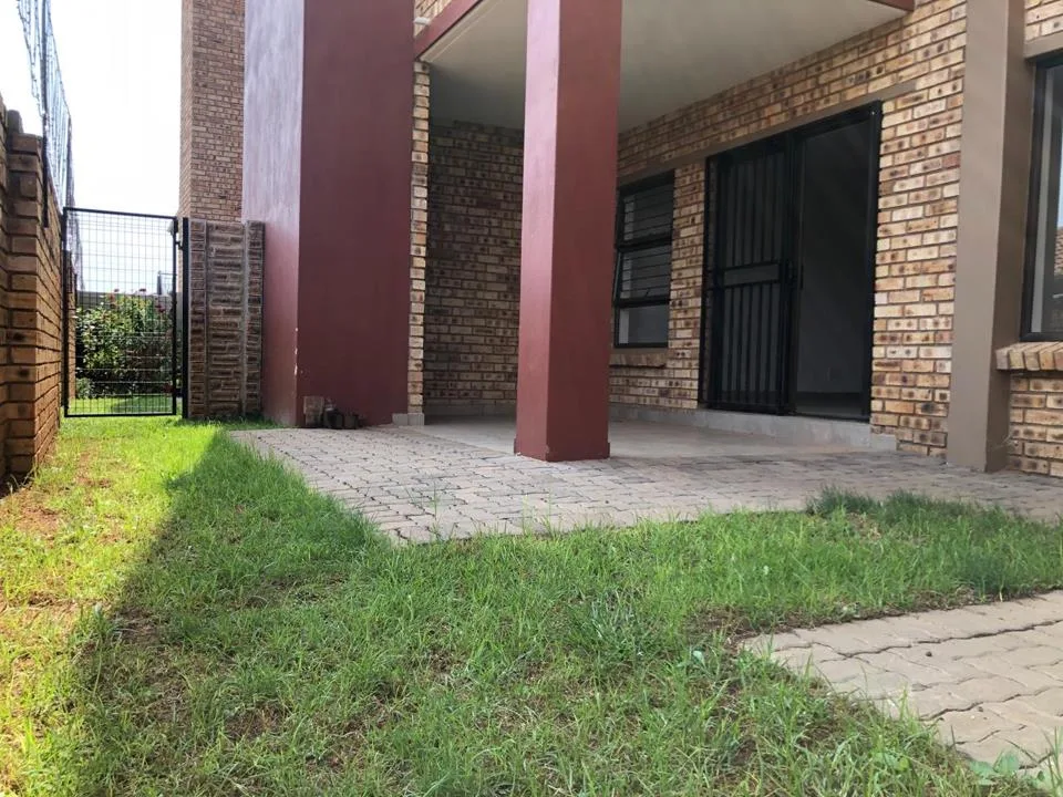 2 Bedroom Apartment / flat to rent in Raslouw AH