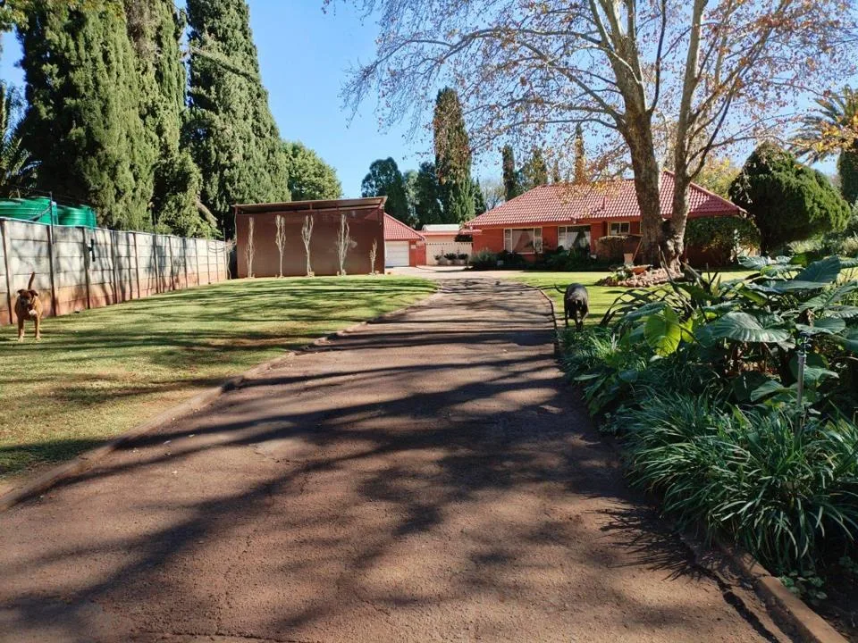 4 Bedroom House for sale in Stilfontein Ext 4