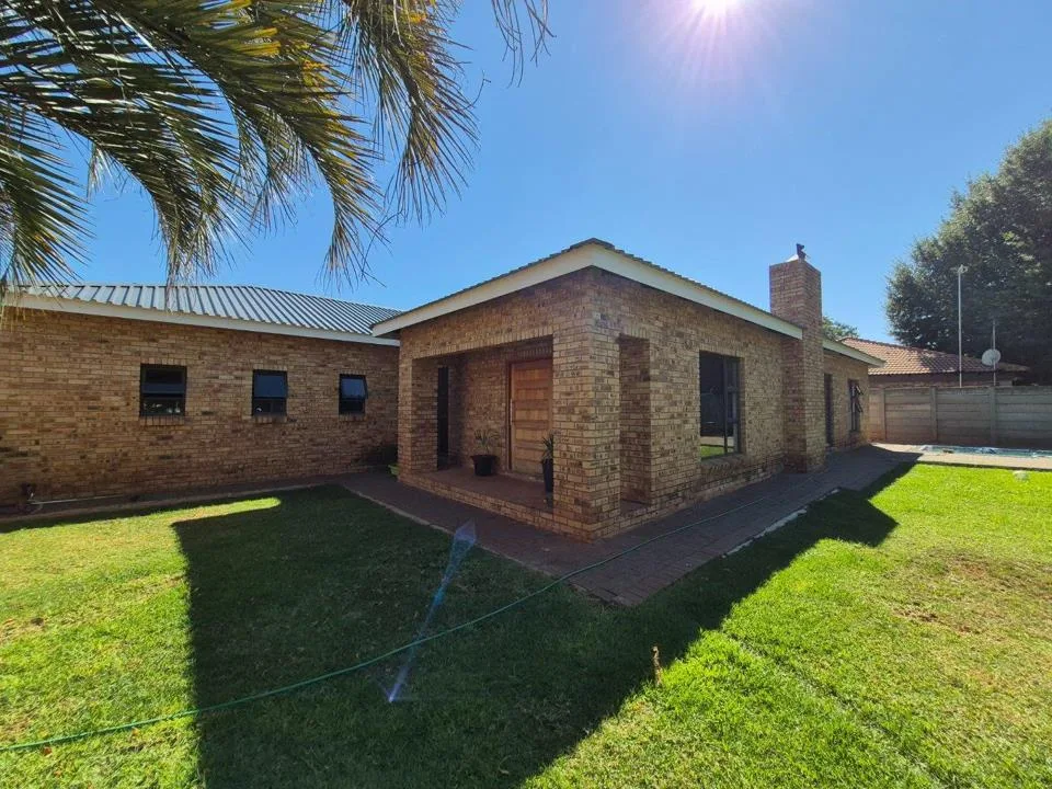2 Bedroom House for sale in Adamayview