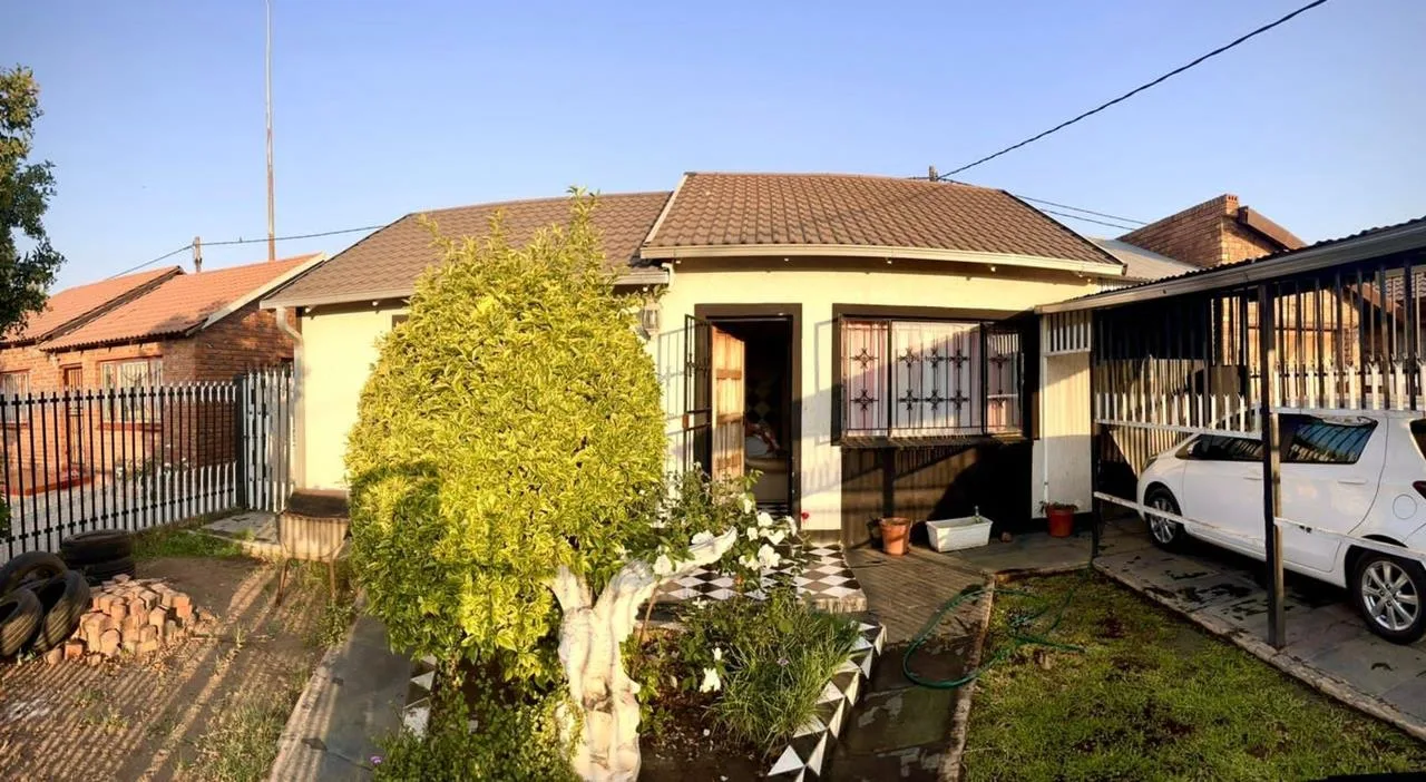 2 Bedroom House for sale in Lethlabile
