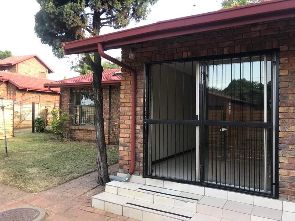 3 Bedroom Townhouse to rent in Garsfontein