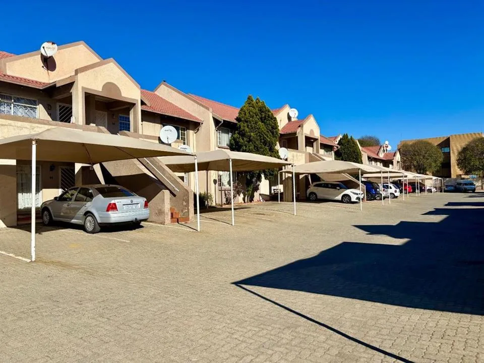2 Bedroom Townhouse to rent in Rewlatch