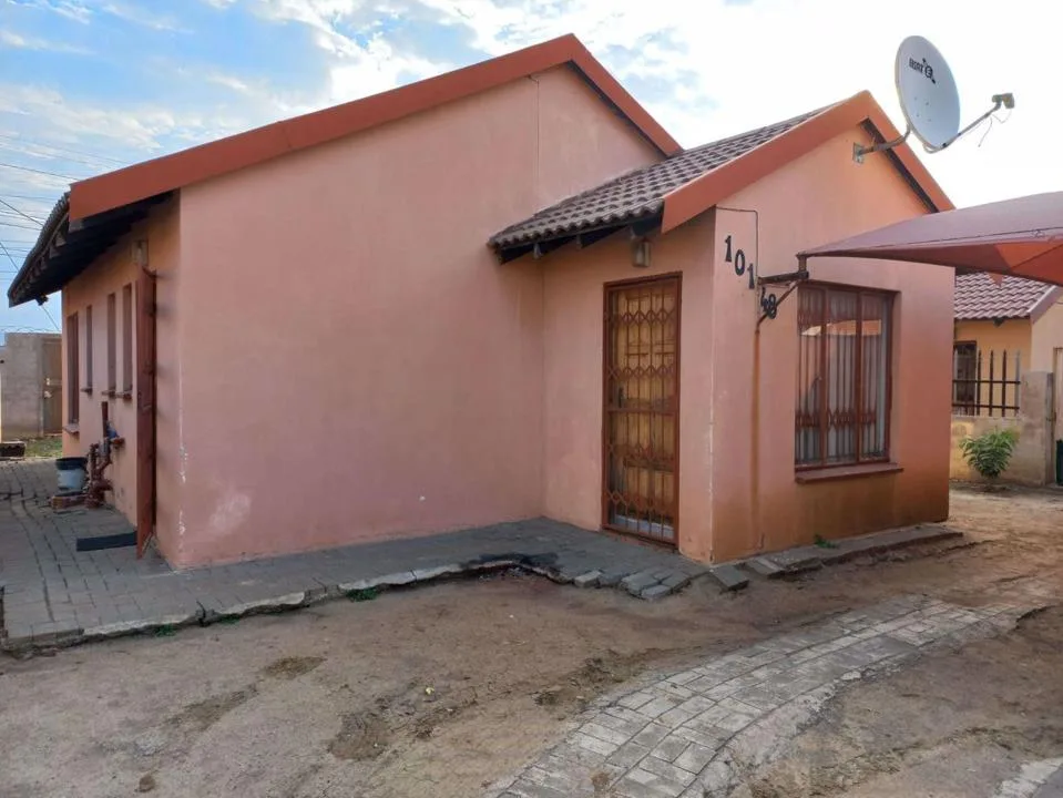 3 Bedroom House for sale in Boitekong