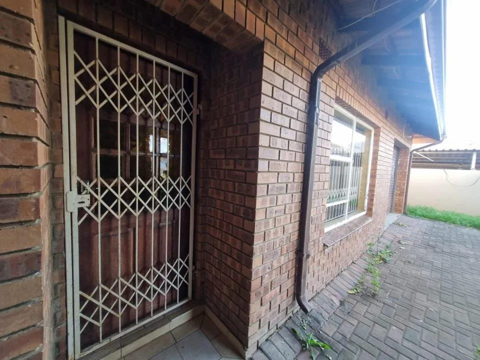 2 Bedroom Apartment / flat to rent in Lennoxton