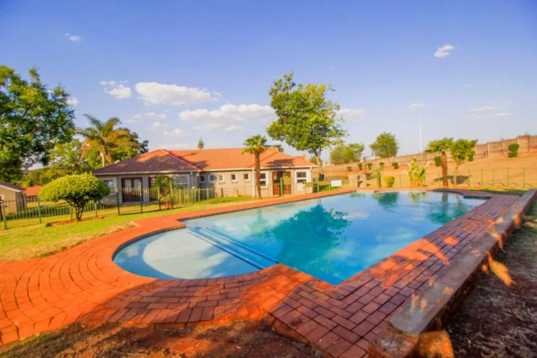 2 Bedroom Townhouse to rent in Weltevreden Park