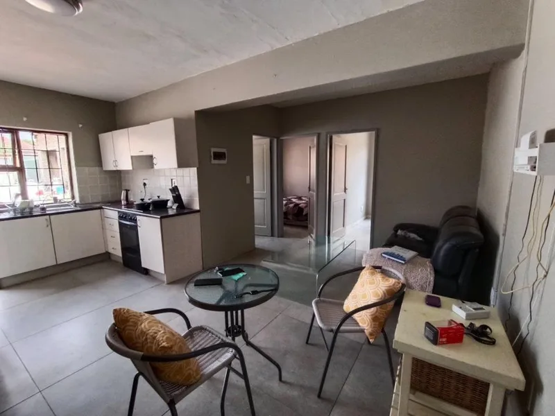 2 Bedroom House to rent in The Hill