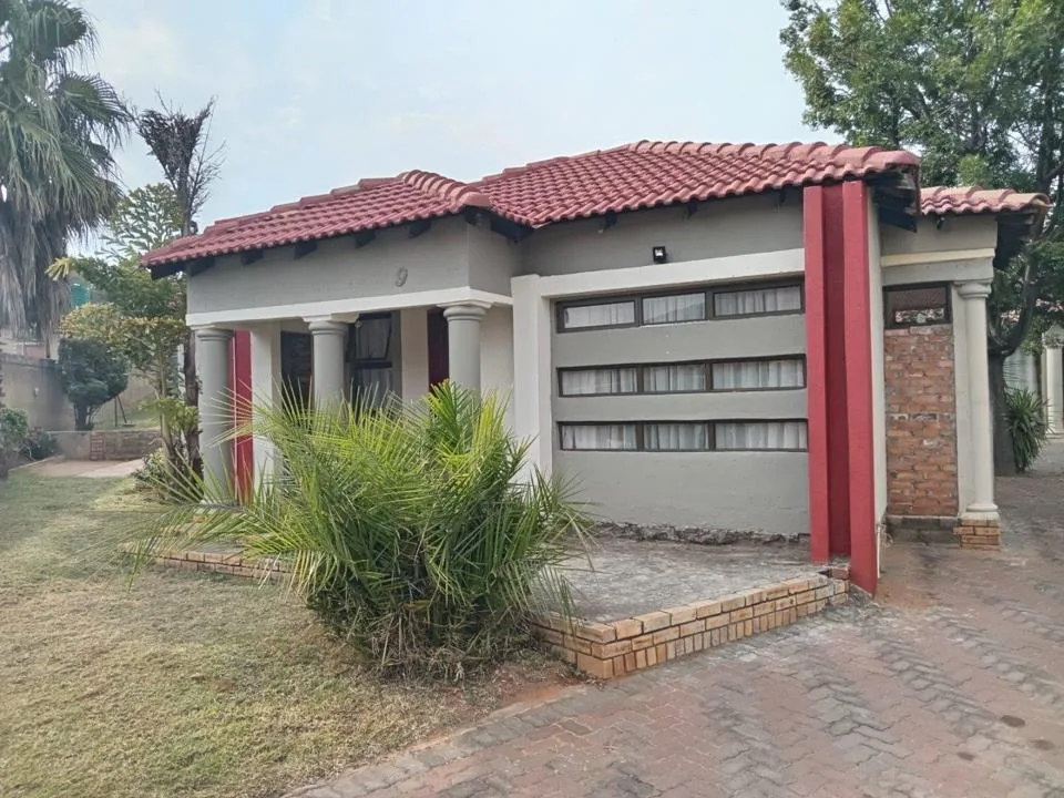 3 Bedroom House for sale in Geelhoutpark