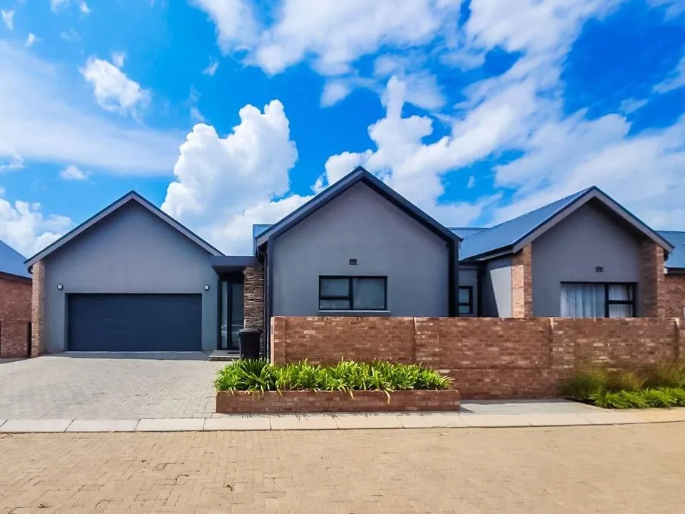 3 Bedroom Townhouse for sale in Van Der Hoff Park