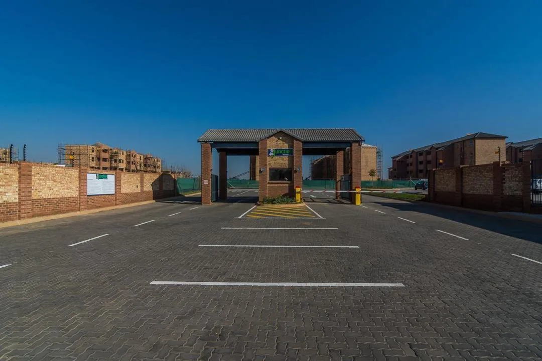 2 Bedroom Apartment / flat to rent in Heuweloord