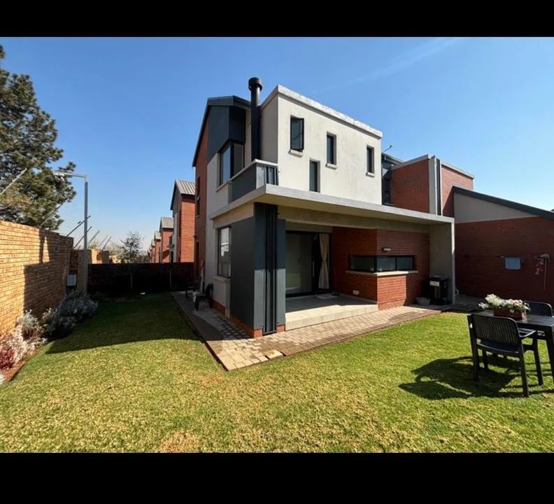 4 Bedroom Townhouse to rent in North Riding AH