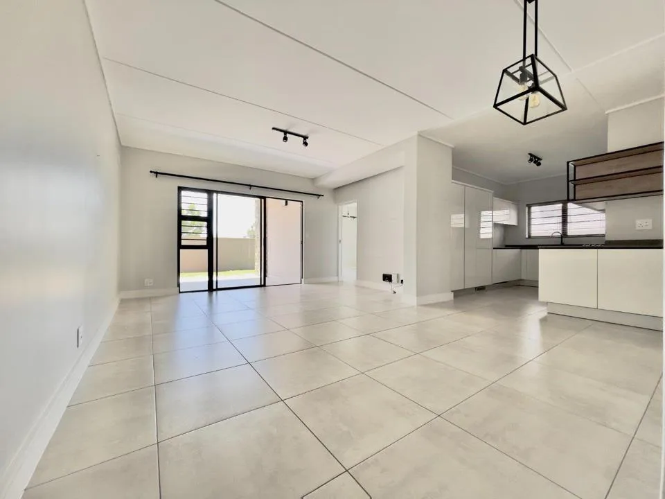 3 Bedroom Apartment / flat to rent in The Polofields