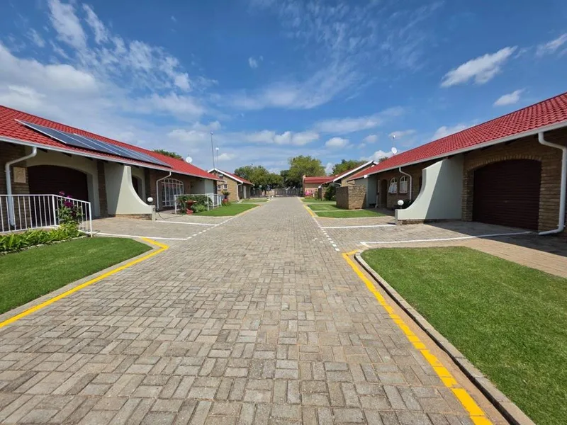 2 Bedroom Townhouse for sale in Miederpark