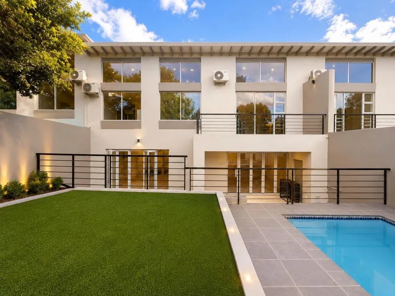 4 Bedroom Townhouse to rent in Hyde Park