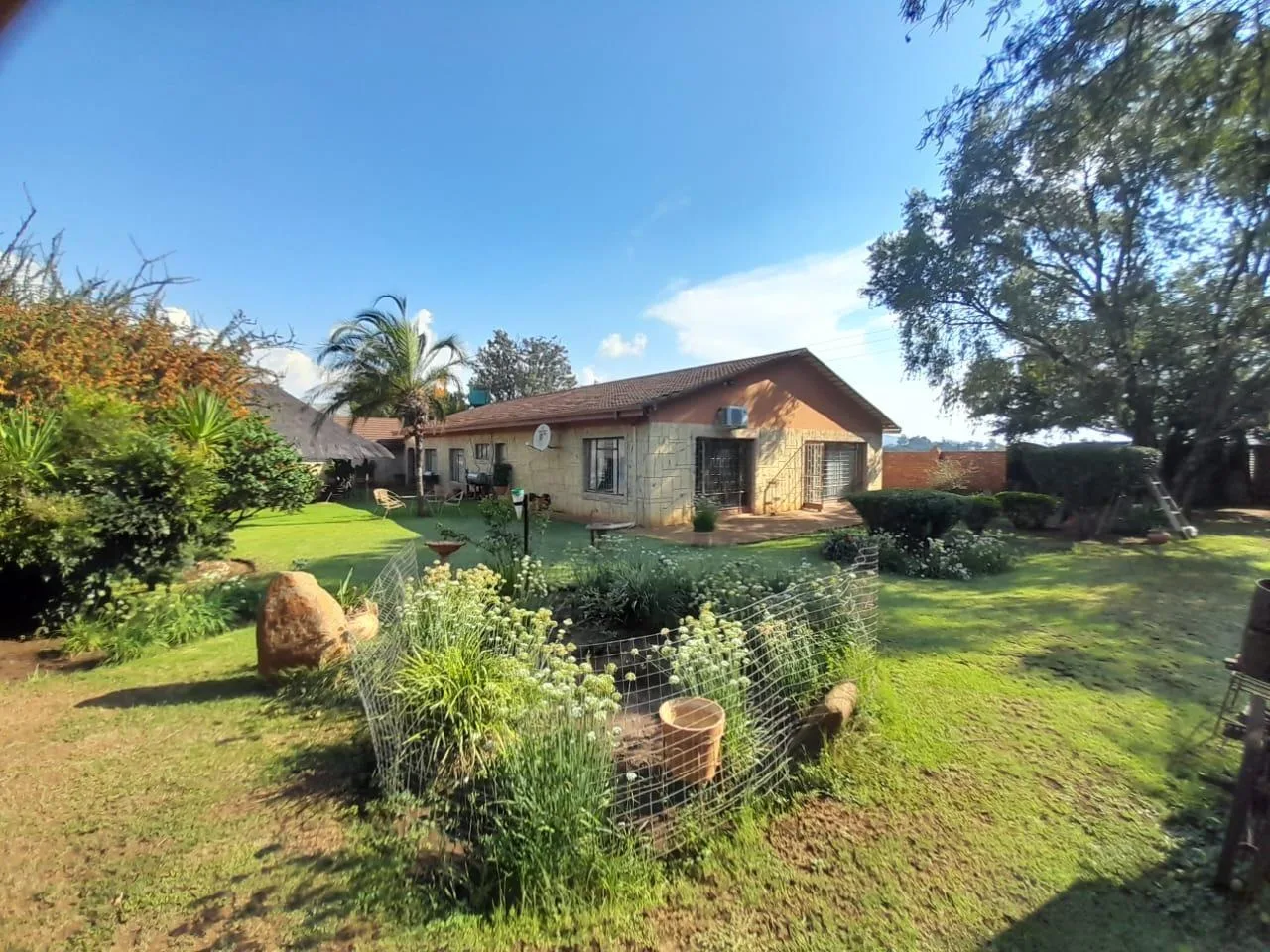 8 ha Farm in Kameeldrift West