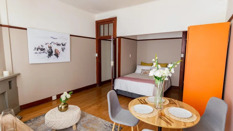 0.5 Bedroom Apartment / flat to rent in Johannesburg Central