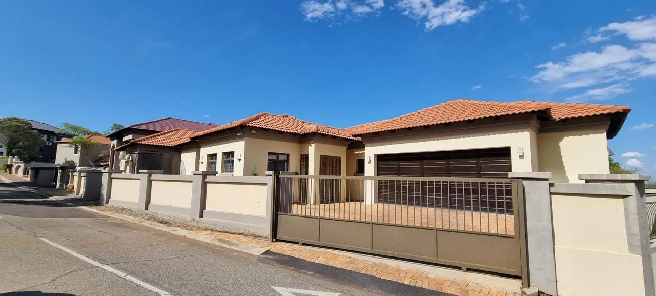 3 Bedroom House for sale in Cashan