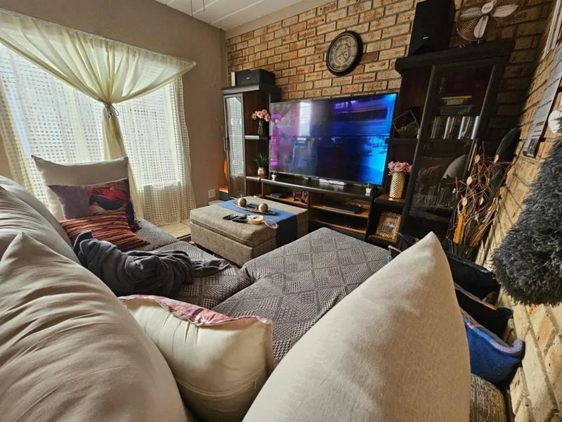 1 Bedroom Apartment / flat for sale in Rustenburg Central