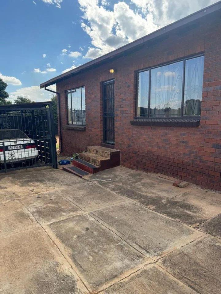 2 Bedroom Townhouse to rent in Soshanguve M