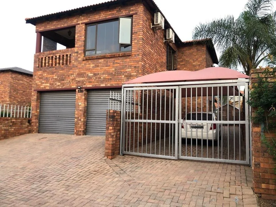 4 Bedroom Townhouse for sale in Safari Gardens