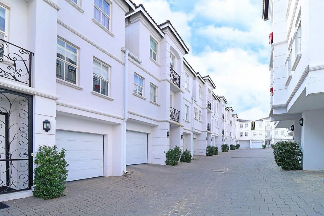 3 Bedroom Townhouse to rent in Bryanston