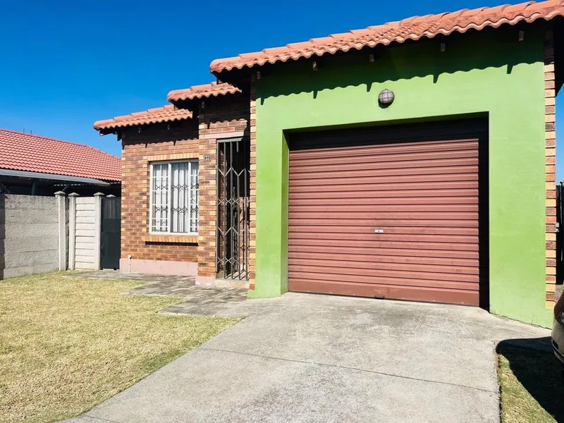 3 Bedroom Townhouse for sale in Waterval East