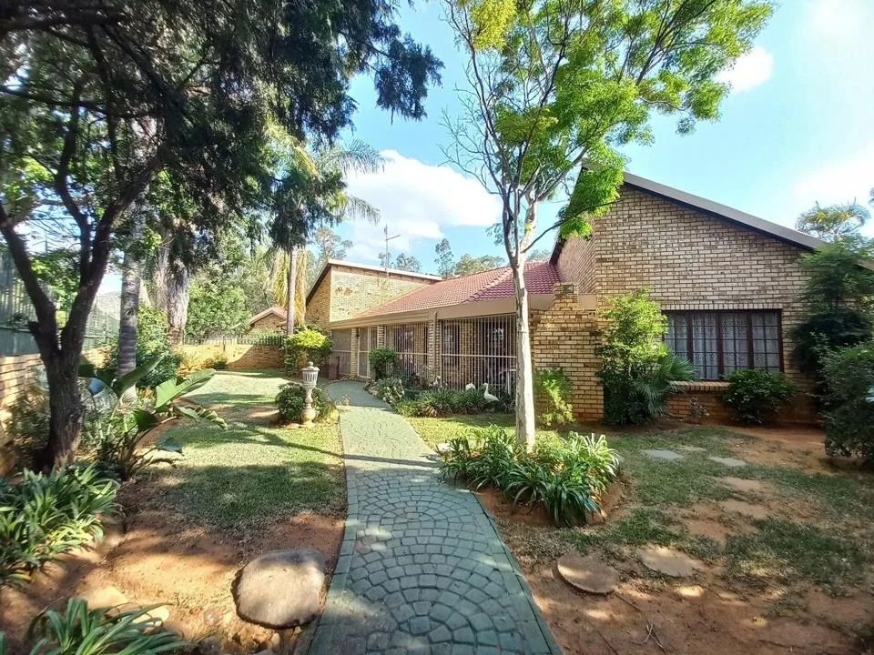 4 Bedroom Townhouse for sale in Safari Gardens