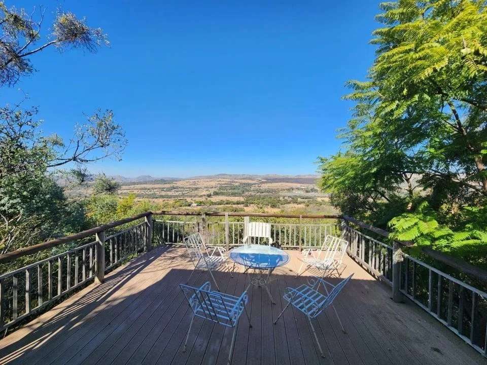 6 Bedroom House for sale in Broederstroom