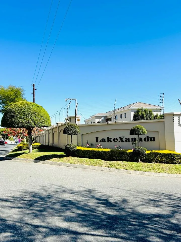 3 Bedroom Apartment / flat to rent in Blue Hills
