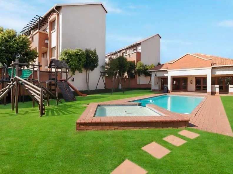 2 Bedroom Apartment / flat to rent in Paulshof